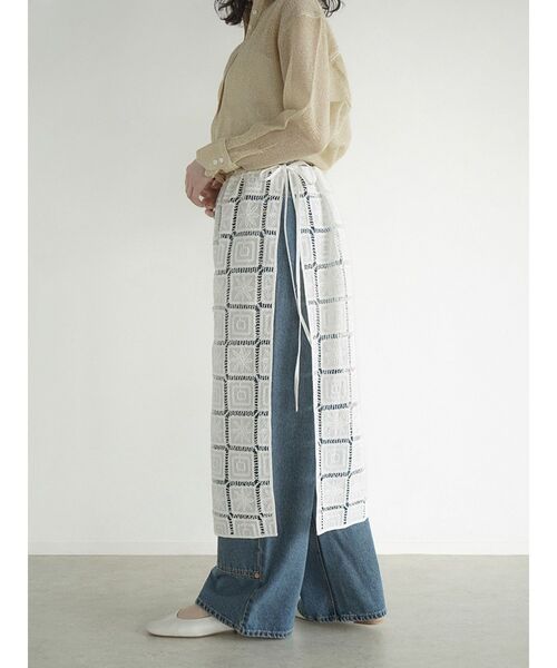 FIKA.(フィーカ)の「Cord embroidery wrap skirt(スカート・レディース・ブラック/オフホワイト・MEDIUM)」の5枚目の写真