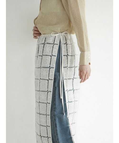 FIKA.(フィーカ)の「Cord embroidery wrap skirt(スカート・レディース・ブラック/オフホワイト・MEDIUM)」の7枚目の写真