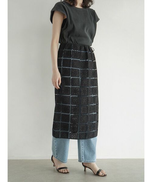FIKA.(フィーカ)の「Cord embroidery wrap skirt(スカート・レディース・ブラック/オフホワイト・MEDIUM)」の11枚目の写真