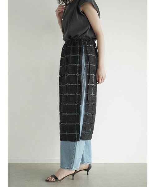 FIKA.(フィーカ)の「Cord embroidery wrap skirt(スカート・レディース・ブラック/オフホワイト・MEDIUM)」の12枚目の写真