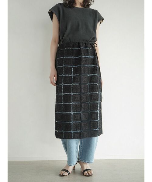 FIKA.(フィーカ)の「Cord embroidery wrap skirt(スカート・レディース・ブラック/オフホワイト・MEDIUM)」の14枚目の写真