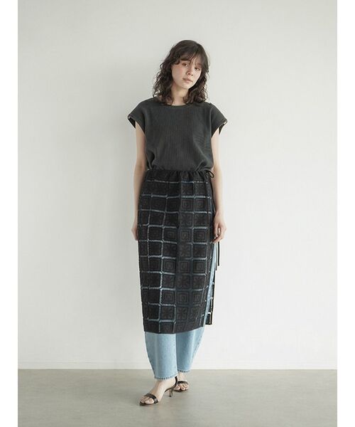 FIKA.(フィーカ)の「Cord embroidery wrap skirt(スカート・レディース・ブラック/オフホワイト・MEDIUM)」の15枚目の写真