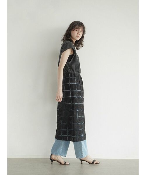 FIKA.(フィーカ)の「Cord embroidery wrap skirt(スカート・レディース・ブラック/オフホワイト・MEDIUM)」の18枚目の写真
