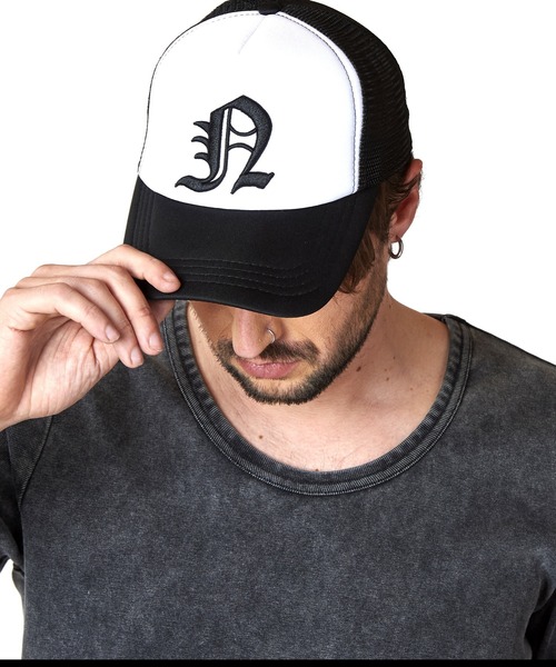 NO ID.(ノーアイディ)の「【NO ID.】Initial Embroidery Cap / イニシャル エンブロイダリー キャップ(キャップ・メンズ・ブラック/ホワイト・ONE SIZE)」の4枚目の写真