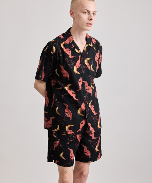 Saturdays NYC(サタデーズ ニューヨークシティ )の「Canty Open Collar Bird Printed SS Shirt(シャツ/ブラウス・メンズ・イエロー/ブラック・L/M/S/XL/X-SMALL)」の2枚目の写真