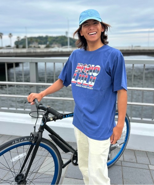 URBAN ISLAND SOCIETY(アーバンアイランドソサエティ)の「【URBAN ISLAND SOCIETY/アーバンアイランドソサエティ】HAWAII FLAG HONOLULU S/S TEE / ホノルルプリント半袖T-シャツ(Tシャツ/カットソー・メンズ・ホワイト/ネイビー/グレー・SMALL/MEDIUM/LARGE/X-LARGE)」の3枚目の写真
