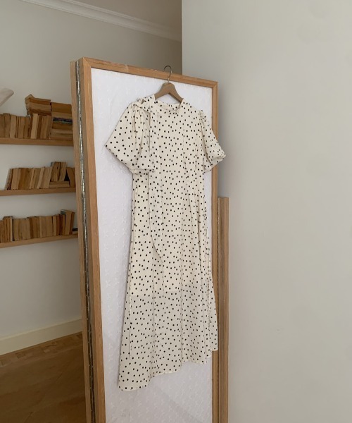 FREE STYLISTS(フリー スタイリスト)の「YUGA_YGMC Polka dot puff sleeve dress(ワンピース・レディース・ホワイト/ブラック・FREE)」の6枚目の写真