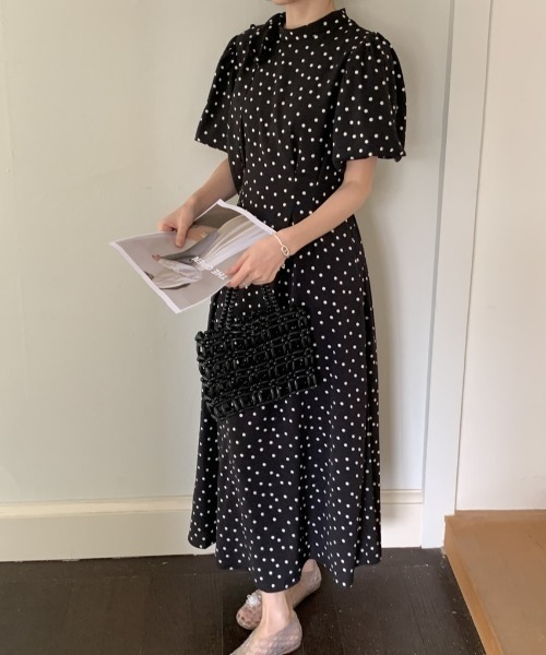 FREE STYLISTS(フリー スタイリスト)の「YUGA_YGMC Polka dot puff sleeve dress(ワンピース・レディース・ホワイト/ブラック・FREE)」の7枚目の写真