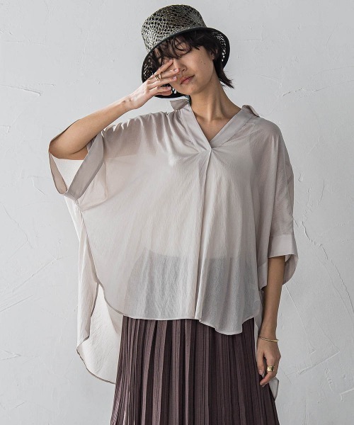 MAYSON GREY(メイソングレイ)の「シアー楊柳バックタックスキッパーブラウス≪手洗い可能≫(シャツ/ブラウス・レディース・ベージュ/ブラック/ブルー/レッド/ブラウン・M)」の1枚目の写真