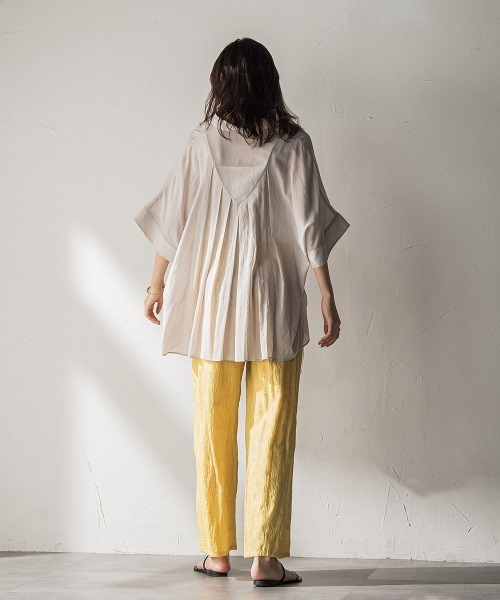 MAYSON GREY(メイソングレイ)の「シアー楊柳バックタックスキッパーブラウス≪手洗い可能≫(シャツ/ブラウス・レディース・ベージュ/ブラック/ブルー/レッド/ブラウン・M)」の7枚目の写真