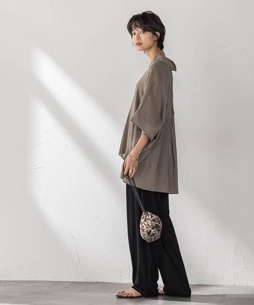 MAYSON GREY(メイソングレイ)の「シアー楊柳バックタックスキッパーブラウス≪手洗い可能≫(シャツ/ブラウス・レディース・ベージュ/ブラック/ブルー/レッド/ブラウン・M)」の15枚目の写真