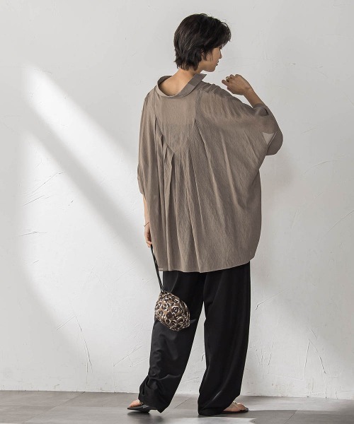 MAYSON GREY(メイソングレイ)の「シアー楊柳バックタックスキッパーブラウス≪手洗い可能≫(シャツ/ブラウス・レディース・ベージュ/ブラック/ブルー/レッド/ブラウン・M)」の16枚目の写真
