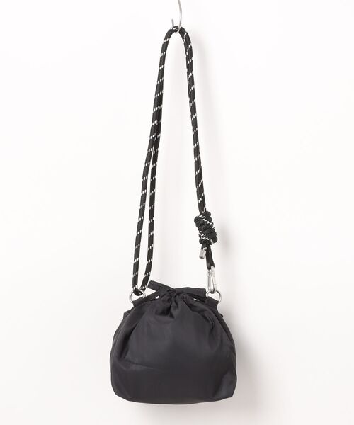 sanrio（サンリオ）の「Sanrio　巾着ショルダー（ショルダーバッグ・レディース・ブラック・FREE）」の4枚目の写真