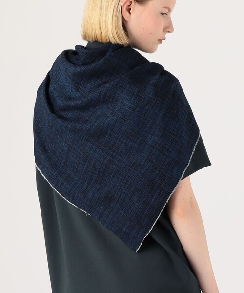 KHADI & CO(カディアンドコー)の「Khadi and Co SHAWL スカーフ(ストール/ショール・レディース・ネイビー・FREE)」の2枚目の写真
