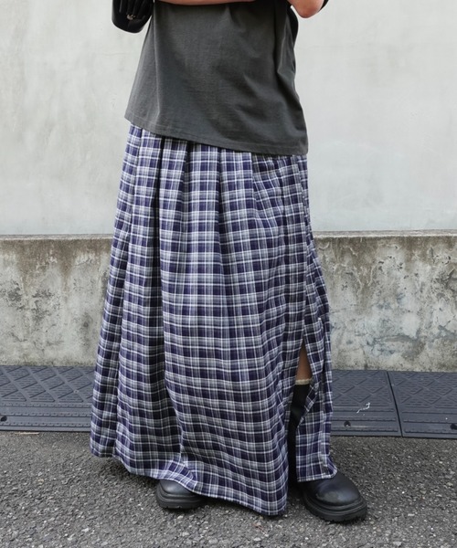 TEEN BOOP(ティーンブープ)の「チェックスリットボタンスカート(スカート・レディース・ネイビー/レッド・FREE)」の3枚目の写真