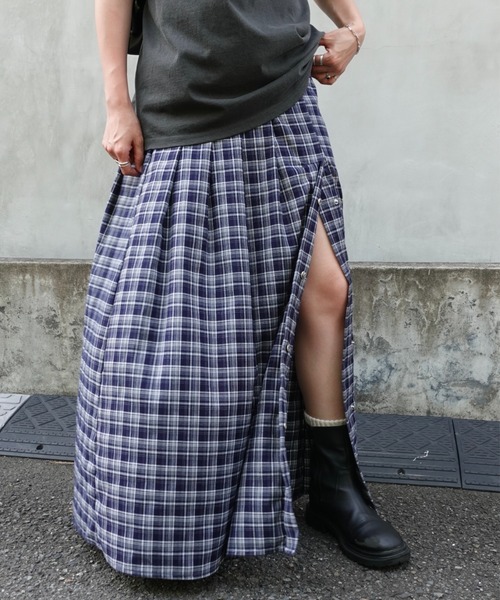 TEEN BOOP(ティーンブープ)の「チェックスリットボタンスカート(スカート・レディース・ネイビー/レッド・FREE)」の4枚目の写真