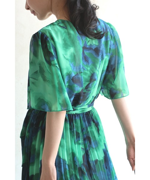 cawaii(カワイイ)の「緑と青が織りなす夏花プリーツロングワンピース(リボン付き)(ワンピース・レディース・グリーン・FREE)」の3枚目の写真