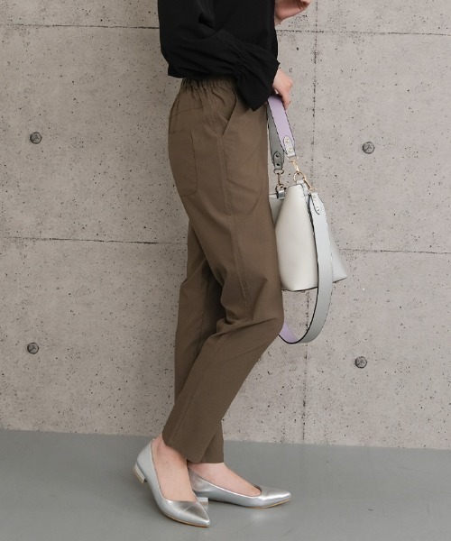 aquagarage(アクアガレージ)の「ストレッチテーパードパンツ(その他パンツ・レディース・ブラック/ブラウン/サンドベージュ・M/L)」の5枚目の写真