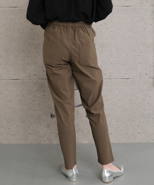 aquagarage(アクアガレージ)の「ストレッチテーパードパンツ(その他パンツ・レディース・ブラック/ブラウン/サンドベージュ・M/L)」の6枚目の写真