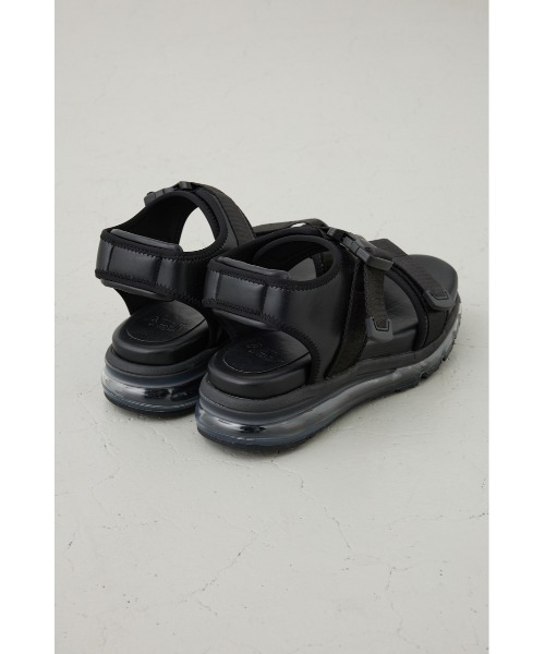 AZUL by moussy（アズールバイマウジー）の「エアークッションベルトサンダル（サンダル・メンズ・ブラック・MEDIUM/LARGE）」の6枚目の写真