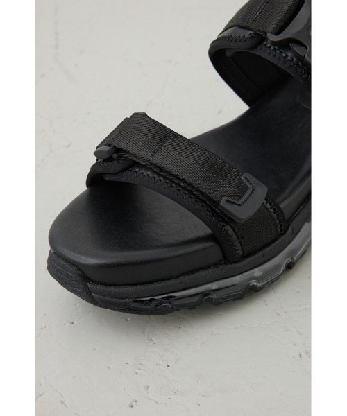 AZUL by moussy（アズールバイマウジー）の「エアークッションベルトサンダル（サンダル・メンズ・ブラック・MEDIUM/LARGE）」の9枚目の写真