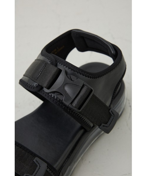 AZUL by moussy（アズールバイマウジー）の「エアークッションベルトサンダル（サンダル・メンズ・ブラック・MEDIUM/LARGE）」の10枚目の写真