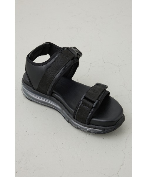 AZUL by moussy（アズールバイマウジー）の「エアークッションベルトサンダル（サンダル・メンズ・ブラック・MEDIUM/LARGE）」の11枚目の写真