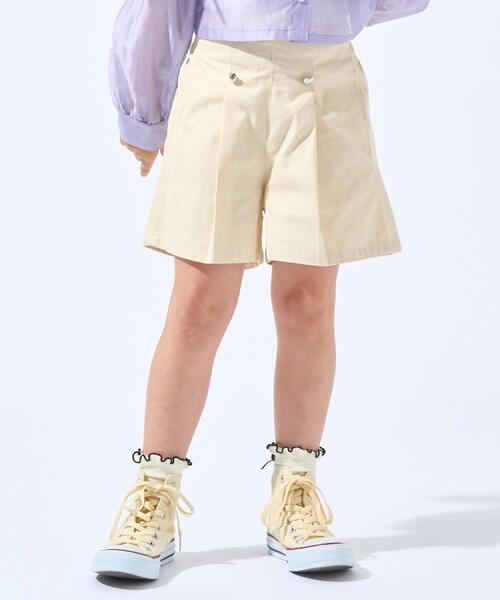 SHOO・LA・RUE(シューラルー)の「【130-150cm】ハートモチーフに心ときめく ハイウエストショートパンツ(その他パンツ・キッズ・アイボリー/ブラック・15 /14/13)」の1枚目の写真