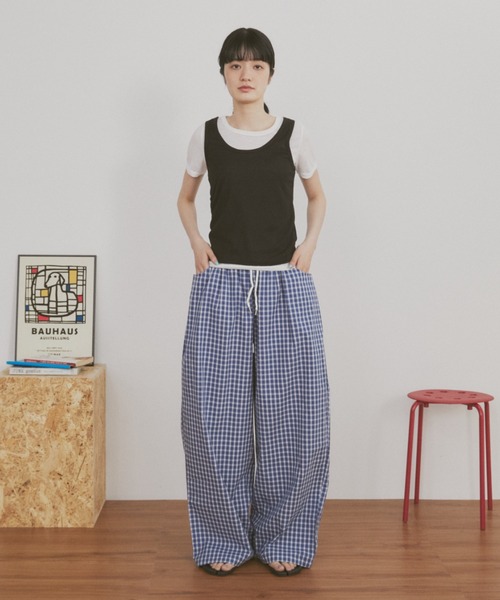 MERLOT(メルロー)の「【ウエストゴム】ギンガムチェックワイドイージーパンツ(その他パンツ・レディース・ブルー/レッド・FREE)」の5枚目の写真