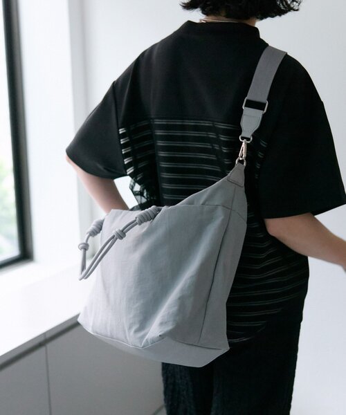 ear PAPILLONNER(イアパピヨネ)の「《撥水》トラベルボストンバッグL(ボストンバッグ・レディース・ブラック/グレー・FREE)」の9枚目の写真