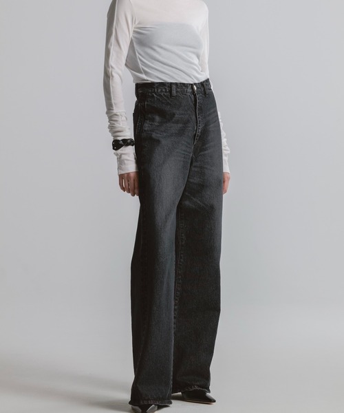 CINOH（チノ）の「SIDE SEAM FLARE DENIM PANTS（デニムパンツ・レディース・ブラック/ブルー・1/2/3/4）」の2枚目の写真
