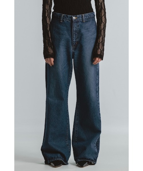 CINOH（チノ）の「SIDE SEAM FLARE DENIM PANTS（デニムパンツ・レディース・ブラック/ブルー・1/2/3/4）」の3枚目の写真