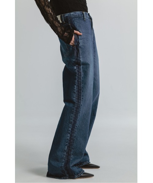 CINOH（チノ）の「SIDE SEAM FLARE DENIM PANTS（デニムパンツ・レディース・ブラック/ブルー・1/2/3/4）」の7枚目の写真