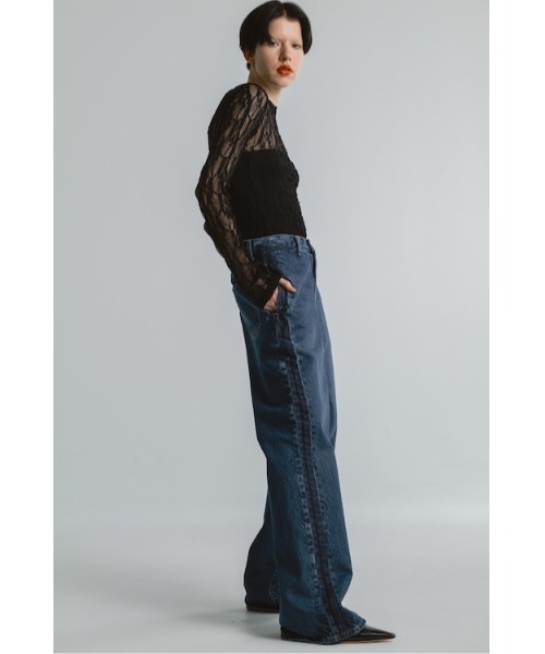 CINOH（チノ）の「SIDE SEAM FLARE DENIM PANTS（デニムパンツ・レディース・ブラック/ブルー・1/2/3/4）」の8枚目の写真