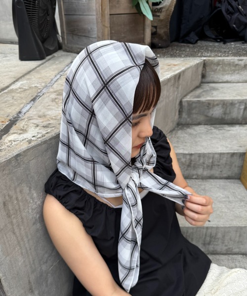CIAOPANIC TYPY（チャオパニックティピー）の「lilシアーチェックスカーフ（バンダナ/スカーフ・レディース・ブラック系その他/ホワイト/ブラック・ONE SIZE）」の4枚目の写真
