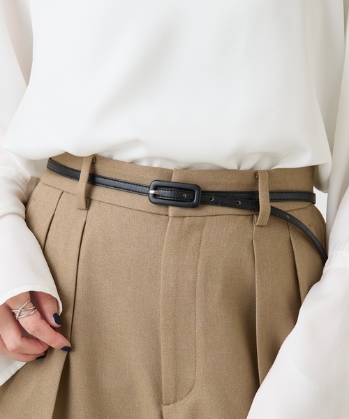 PAPILLONNER（パピヨネ）の「スクエアバックル細ベルト（ベルト・レディース・イエロー/ブラック/キャメル・FREE）」の2枚目の写真