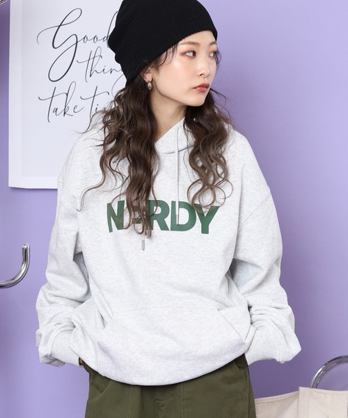 NERDY（ノルディ）の「ビッグブレンクロゴフーディー（パーカー・メンズ・ベージュ/ネイビー/ホワイト/グリーン・M/S/L/SS/LL）」の2枚目の写真