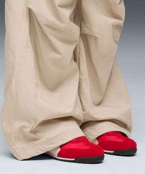 PUMA(プーマ)の「PUMA プーマ ユニセックス アリゾナ ナイロン スニーカー(スニーカー・メンズ・シルバー×ゴールド/レッド・26.5cm/27.0cm/25.5cm/26.0cm/27.5cm/29.0cm/30.0cm/28.0cm/28.5cm/25.0cm/22.0cm/22.5cm/24.0cm/24.5cm/23.0cm/23.5cm/29.5cm)」の2枚目の写真