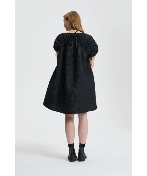 セール】SHORT SLEEVE DRESS WITH BACK RUFFLE DETAIL（ワンピース
