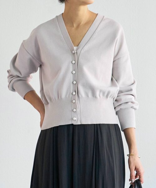 BEARDSLEY（ビアズリー）の「パールボタンカーディガン（カーディガン/ボレロ・レディース・ブラック/ライトグレー・FREE）」の2枚目の写真