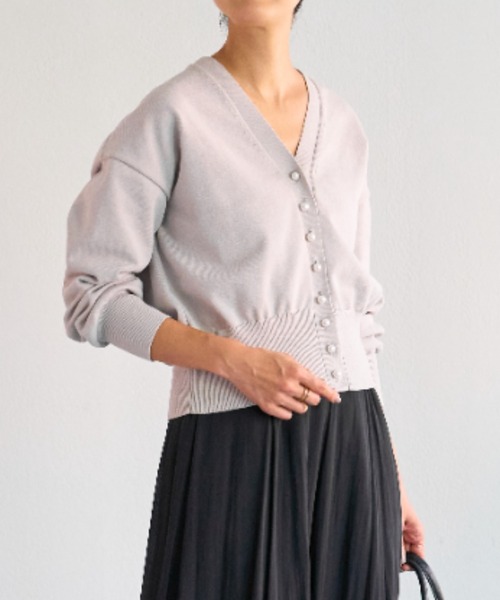 BEARDSLEY（ビアズリー）の「パールボタンカーディガン（カーディガン/ボレロ・レディース・ブラック/ライトグレー・FREE）」の4枚目の写真