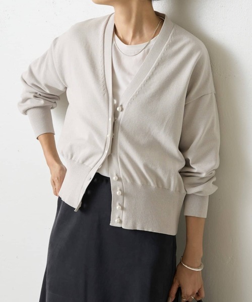 BEARDSLEY（ビアズリー）の「パールボタンカーディガン（カーディガン/ボレロ・レディース・ブラック/ライトグレー・FREE）」の5枚目の写真