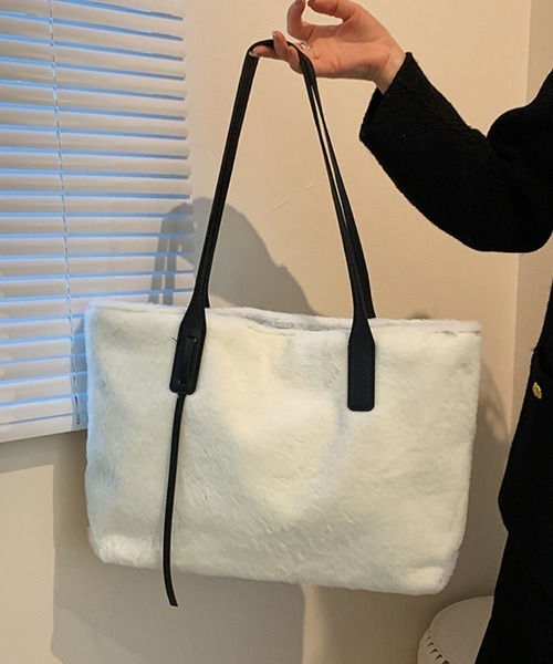 shoppinggo(ショッピングゴー)の「トートバッグ ファーバッグ ふわふわ A4サイズ対応 肩掛け 秋冬 BAG シンプル フェミニン(トートバッグ・レディース・ベージュ/ホワイト/ピンク/キャメル・FREE)」の2枚目の写真