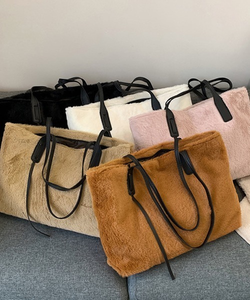 shoppinggo(ショッピングゴー)の「トートバッグ ファーバッグ ふわふわ A4サイズ対応 肩掛け 秋冬 BAG シンプル フェミニン(トートバッグ・レディース・ベージュ/ホワイト/ピンク/キャメル・FREE)」の17枚目の写真