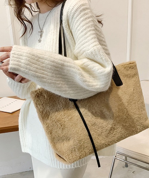 shoppinggo(ショッピングゴー)の「トートバッグ ファーバッグ ふわふわ A4サイズ対応 肩掛け 秋冬 BAG シンプル フェミニン(トートバッグ・レディース・ベージュ/ホワイト/ピンク/キャメル・FREE)」の11枚目の写真
