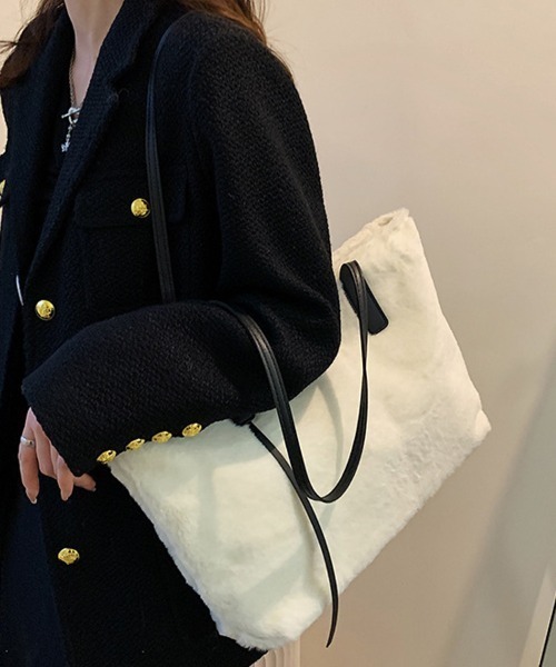 shoppinggo(ショッピングゴー)の「トートバッグ ファーバッグ ふわふわ A4サイズ対応 肩掛け 秋冬 BAG シンプル フェミニン(トートバッグ・レディース・ベージュ/ホワイト/ピンク/キャメル・FREE)」の10枚目の写真