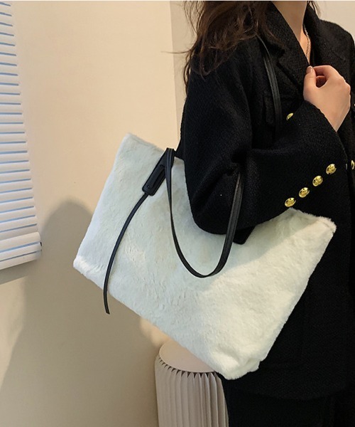 shoppinggo(ショッピングゴー)の「トートバッグ ファーバッグ ふわふわ A4サイズ対応 肩掛け 秋冬 BAG シンプル フェミニン(トートバッグ・レディース・ベージュ/ホワイト/ピンク/キャメル・FREE)」の8枚目の写真