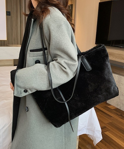 shoppinggo(ショッピングゴー)の「トートバッグ ファーバッグ ふわふわ A4サイズ対応 肩掛け 秋冬 BAG シンプル フェミニン(トートバッグ・レディース・ベージュ/ホワイト/ピンク/キャメル・FREE)」の7枚目の写真