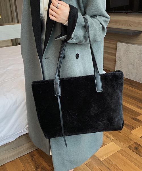shoppinggo(ショッピングゴー)の「トートバッグ ファーバッグ ふわふわ A4サイズ対応 肩掛け 秋冬 BAG シンプル フェミニン(トートバッグ・レディース・ベージュ/ホワイト/ピンク/キャメル・FREE)」の6枚目の写真