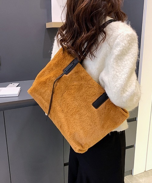 shoppinggo(ショッピングゴー)の「トートバッグ ファーバッグ ふわふわ A4サイズ対応 肩掛け 秋冬 BAG シンプル フェミニン(トートバッグ・レディース・ベージュ/ホワイト/ピンク/キャメル・FREE)」の22枚目の写真